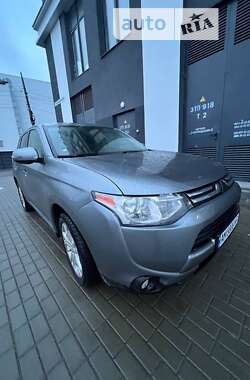 Внедорожник / Кроссовер Mitsubishi Outlander 2013 в Житомире