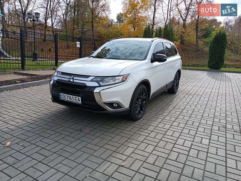 Позашляховик / Кросовер Mitsubishi Outlander 2018 в Чернігові