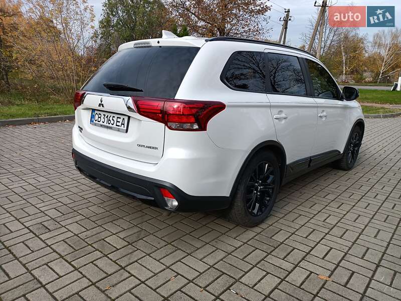 Позашляховик / Кросовер Mitsubishi Outlander 2018 в Чернігові
