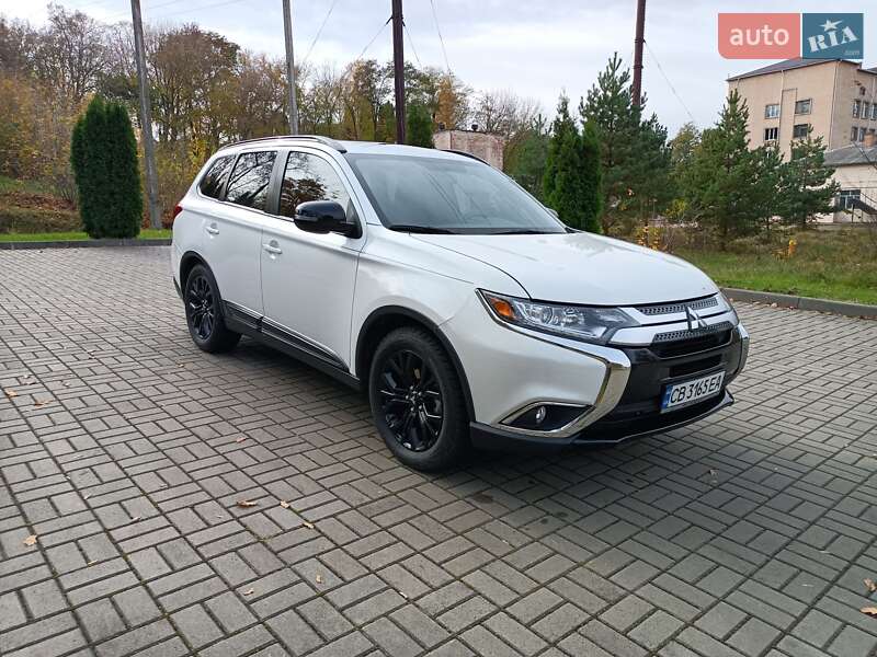 Позашляховик / Кросовер Mitsubishi Outlander 2018 в Чернігові