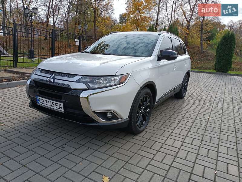 Позашляховик / Кросовер Mitsubishi Outlander 2018 в Чернігові