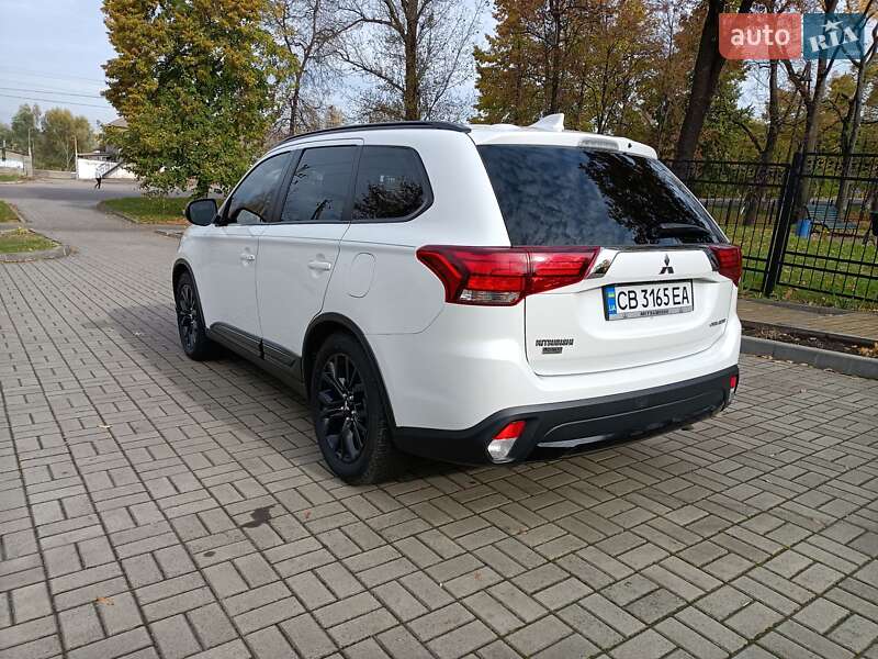 Позашляховик / Кросовер Mitsubishi Outlander 2018 в Чернігові