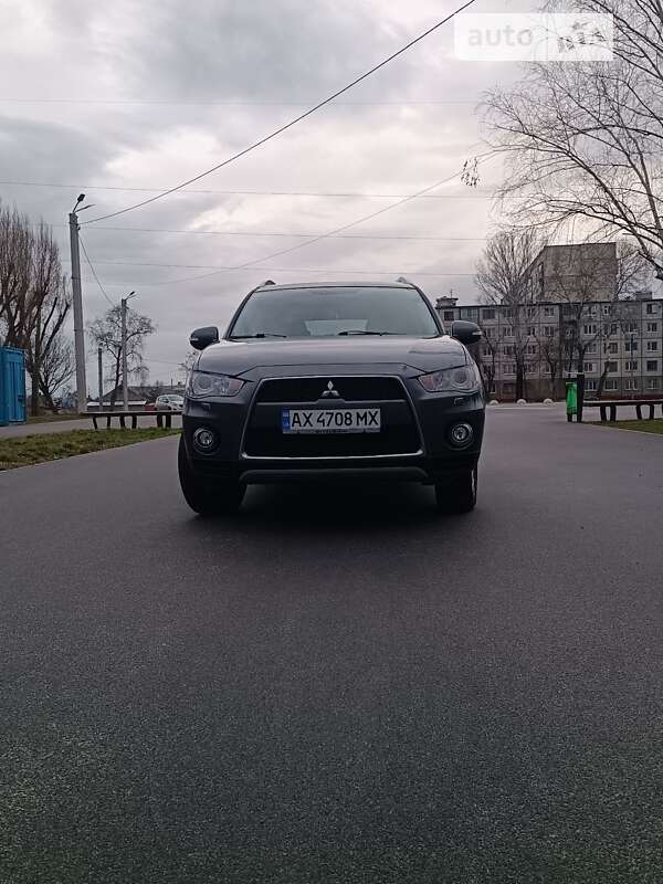 Позашляховик / Кросовер Mitsubishi Outlander 2010 в Харкові