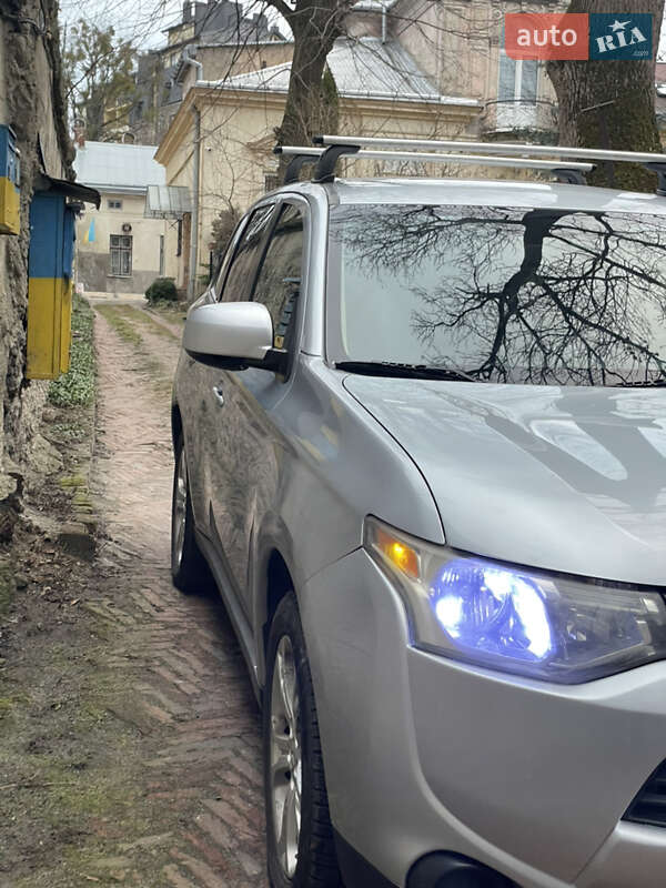 Внедорожник / Кроссовер Mitsubishi Outlander 2013 в Львове