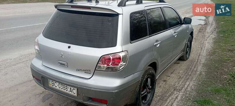 Внедорожник / Кроссовер Mitsubishi Outlander 2003 в Золочеве фото 3 Внедорожник / Кроссовер Mitsubishi Outlander 2003 в Золочеве