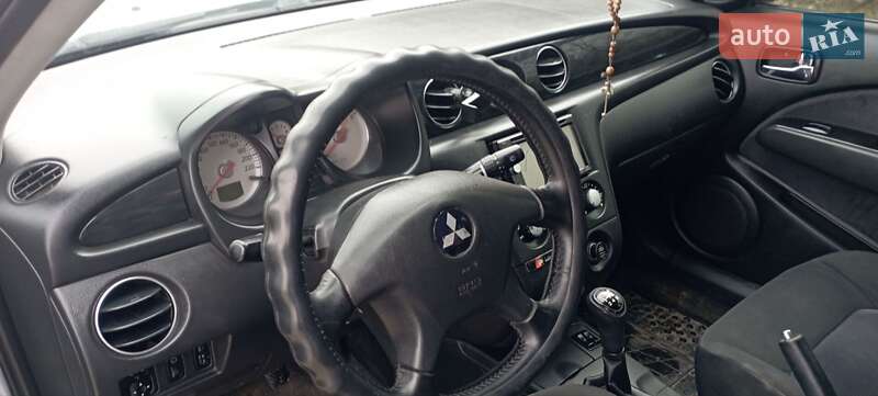 Внедорожник / Кроссовер Mitsubishi Outlander 2003 в Золочеве фото 7 Внедорожник / Кроссовер Mitsubishi Outlander 2003 в Золочеве
