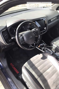 Внедорожник / Кроссовер Mitsubishi Outlander 2020 в Чернигове