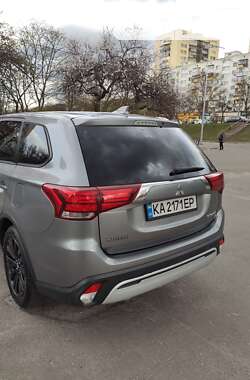 Позашляховик / Кросовер Mitsubishi Outlander 2019 в Києві