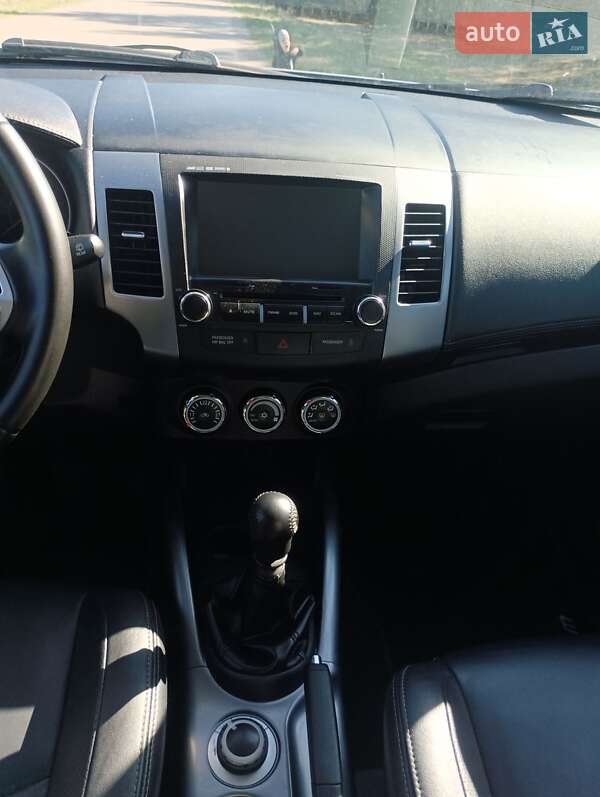 Внедорожник / Кроссовер Mitsubishi Outlander 2010 в Владимирце