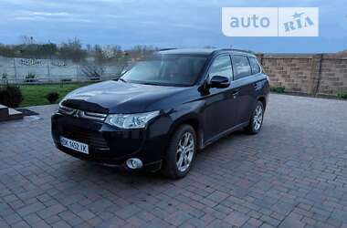 Внедорожник / Кроссовер Mitsubishi Outlander 2012 в Дубно