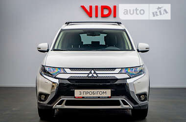 Внедорожник / Кроссовер Mitsubishi Outlander 2020 в Киеве