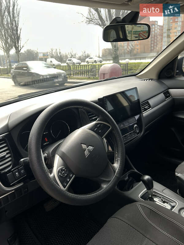 Внедорожник / Кроссовер Mitsubishi Outlander 2013 в Днепре
