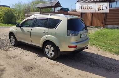 Позашляховик / Кросовер Mitsubishi Outlander 2008 в Теплику