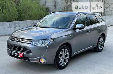 Позашляховик / Кросовер Mitsubishi Outlander 2013 в Києві