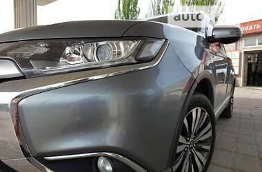 Позашляховик / Кросовер Mitsubishi Outlander 2019 в Запоріжжі
