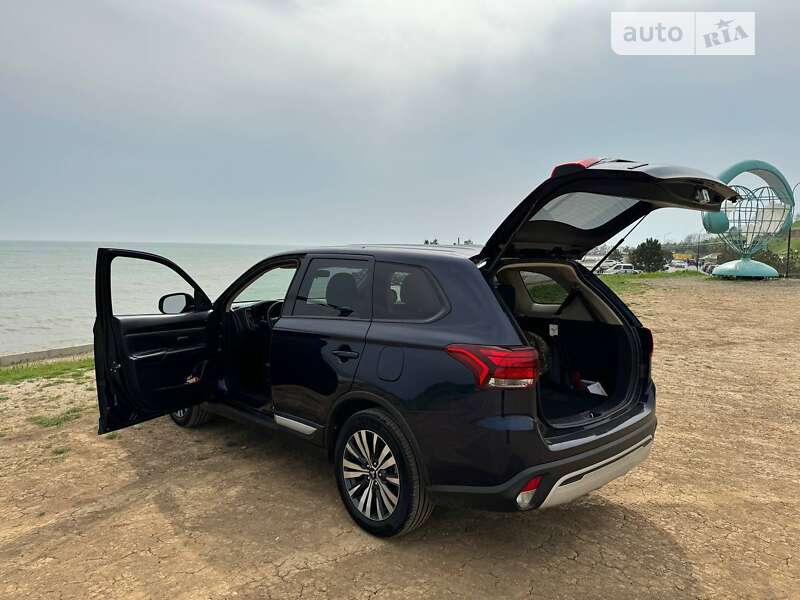 Внедорожник / Кроссовер Mitsubishi Outlander 2019 в Одессе