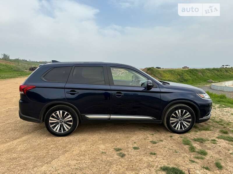 Внедорожник / Кроссовер Mitsubishi Outlander 2019 в Одессе