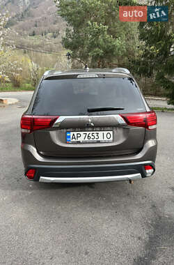 Внедорожник / Кроссовер Mitsubishi Outlander 2016 в Запорожье