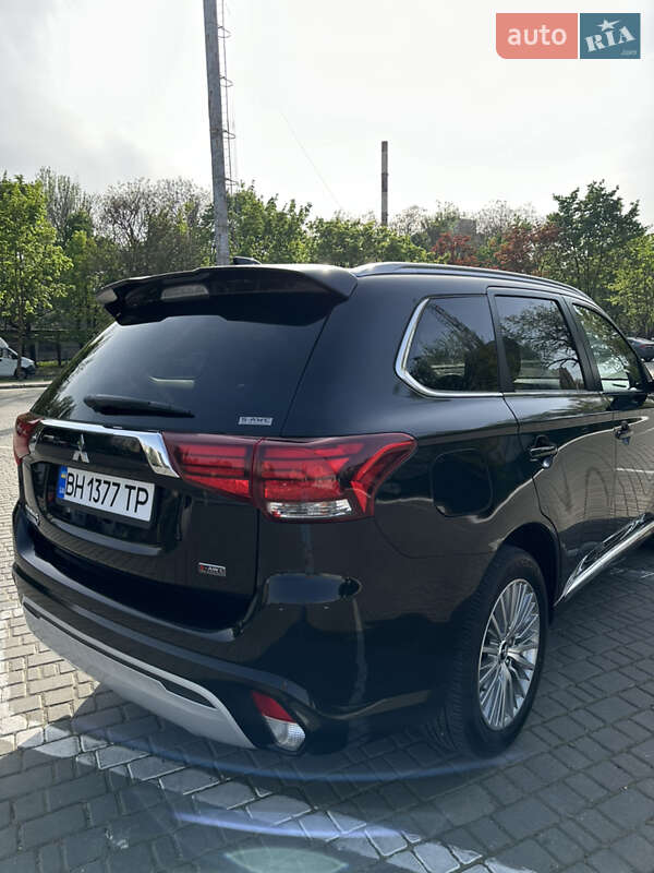 Внедорожник / Кроссовер Mitsubishi Outlander 2021 в Одессе