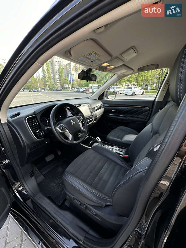 Внедорожник / Кроссовер Mitsubishi Outlander 2021 в Одессе