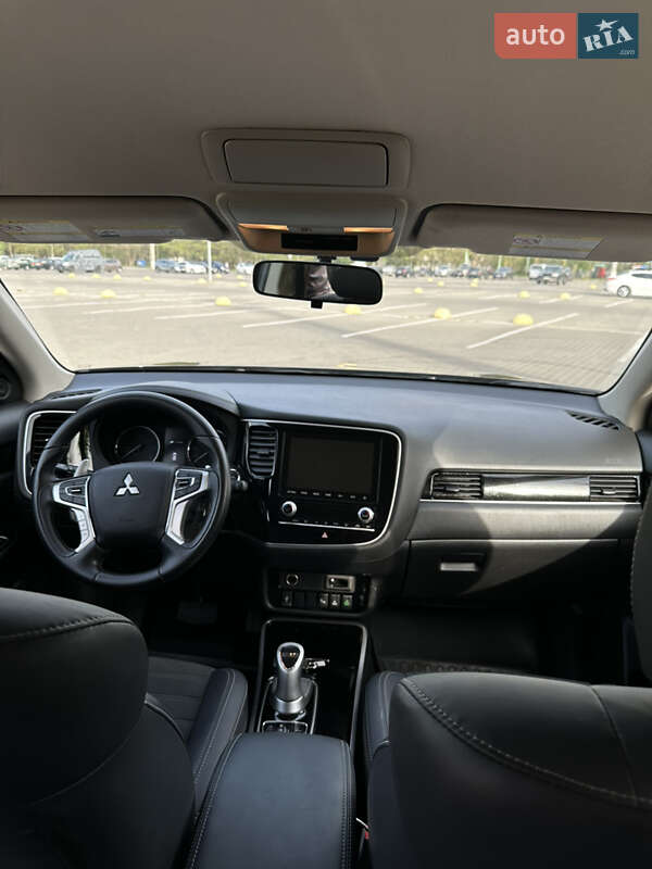 Внедорожник / Кроссовер Mitsubishi Outlander 2021 в Одессе