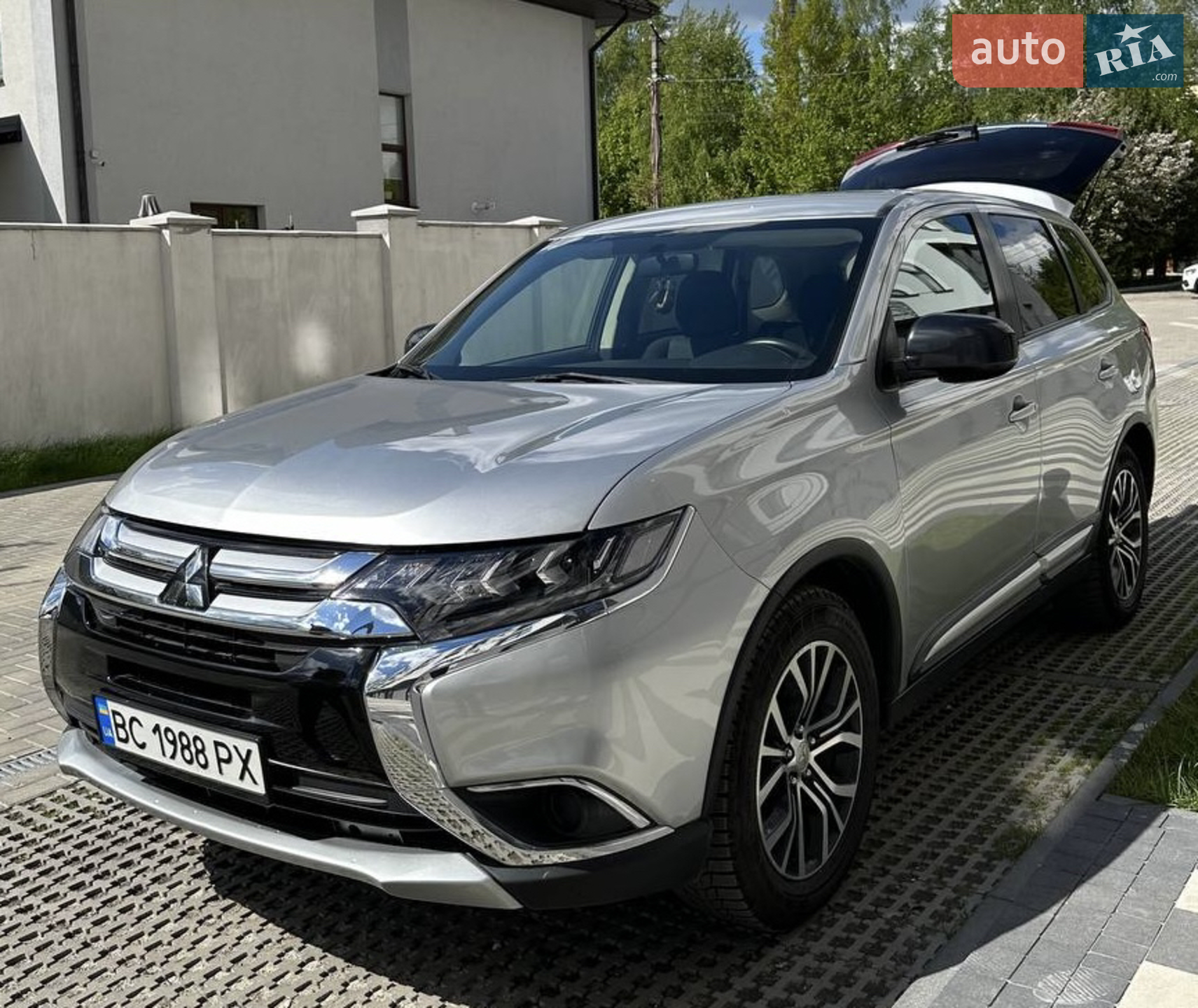 2018 Mitsubishi Outlander - фото 1