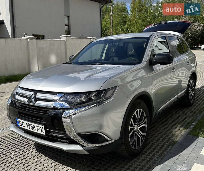 Позашляховик / Кросовер Mitsubishi Outlander 2018 в Львові