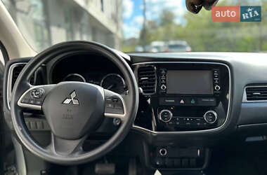 Позашляховик / Кросовер Mitsubishi Outlander 2018 в Львові