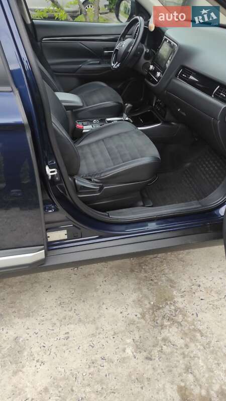 Позашляховик / Кросовер Mitsubishi Outlander 2019 в Чигирину фото 7 Позашляховик / Кросовер Mitsubishi Outlander 2019 в Чигирину