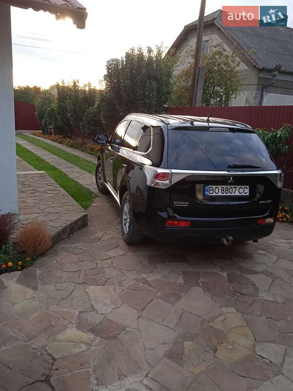 Позашляховик / Кросовер Mitsubishi Outlander 2013 в Тернополі
