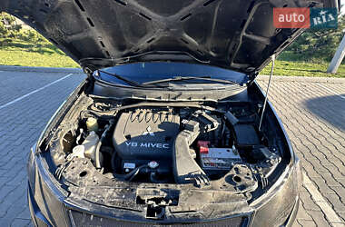 Внедорожник / Кроссовер Mitsubishi Outlander 2007 в 