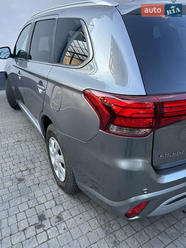 Внедорожник / Кроссовер Mitsubishi Outlander 2018 в Ивано-Франковске