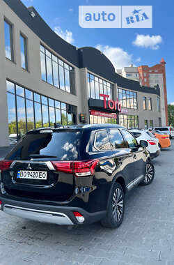 Внедорожник / Кроссовер Mitsubishi Outlander 2020 в Тернополе