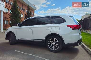 Позашляховик / Кросовер Mitsubishi Outlander 2015 в Сумах