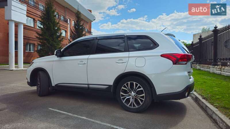 Внедорожник / Кроссовер Mitsubishi Outlander 2015 в Сумах