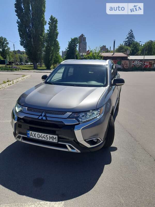 Внедорожник / Кроссовер Mitsubishi Outlander 2020 в Харькове