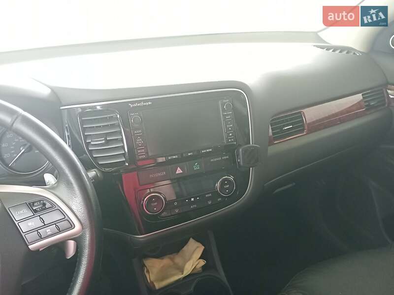 Позашляховик / Кросовер Mitsubishi Outlander 2013 в Львові