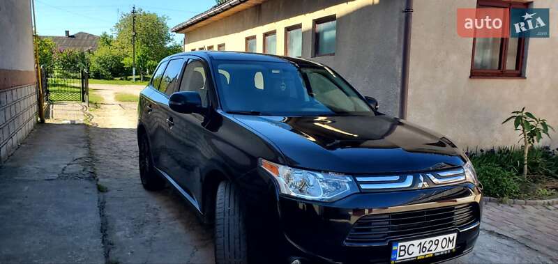 Внедорожник / Кроссовер Mitsubishi Outlander 2013 в Сокале