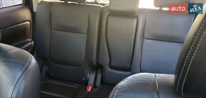 Внедорожник / Кроссовер Mitsubishi Outlander 2013 в Сокале