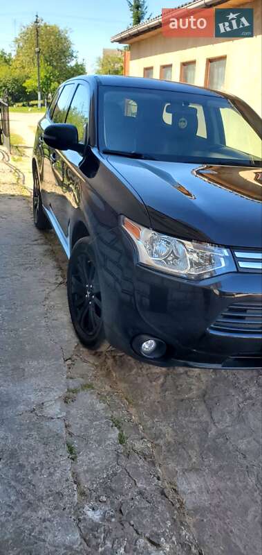 Внедорожник / Кроссовер Mitsubishi Outlander 2013 в Сокале