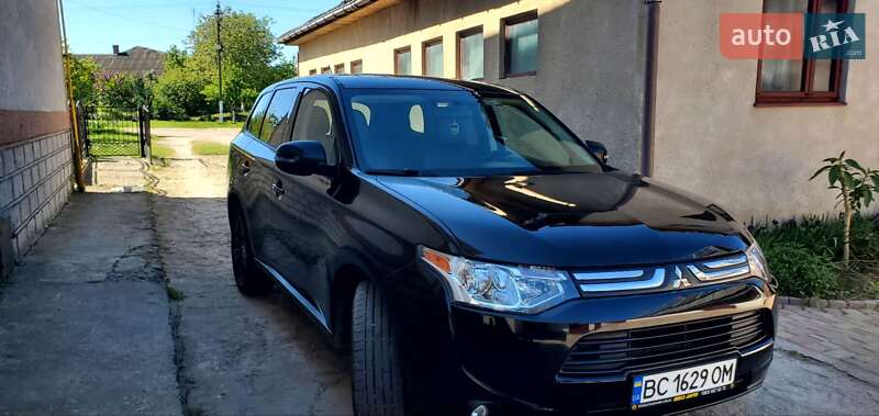 Внедорожник / Кроссовер Mitsubishi Outlander 2013 в Сокале