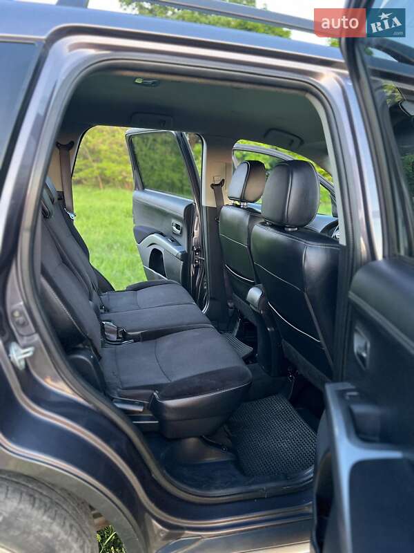 Внедорожник / Кроссовер Mitsubishi Outlander 2011 в Черновцах