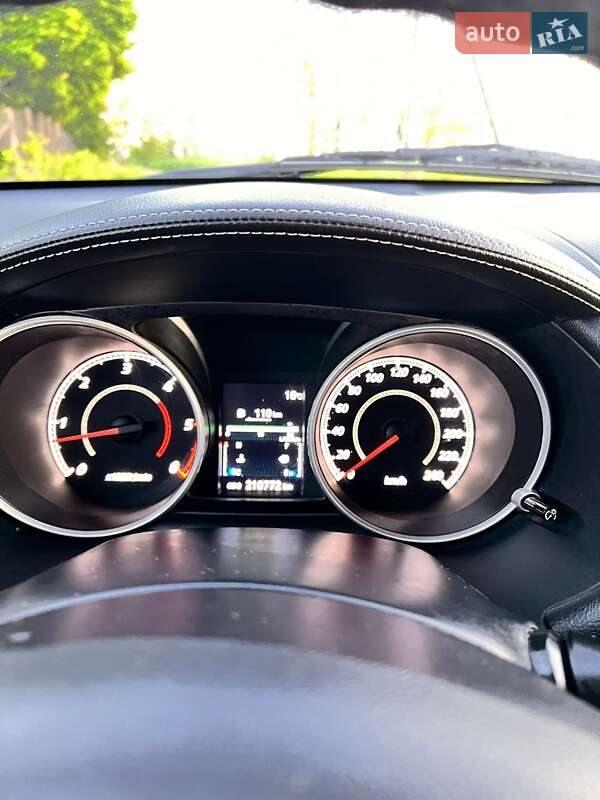 Внедорожник / Кроссовер Mitsubishi Outlander 2011 в Черновцах
