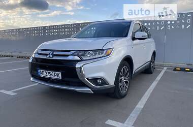 Позашляховик / Кросовер Mitsubishi Outlander 2015 в Києві