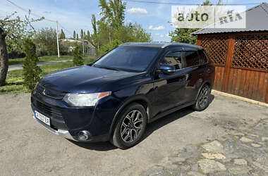 Внедорожник / Кроссовер Mitsubishi Outlander 2015 в Звенигородке