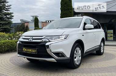 Позашляховик / Кросовер Mitsubishi Outlander 2017 в Львові