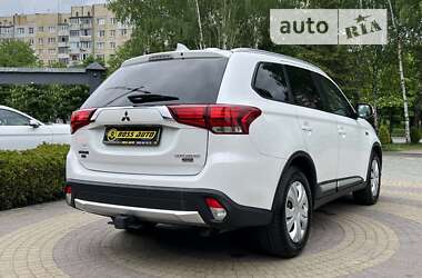 Внедорожник / Кроссовер Mitsubishi Outlander 2017 в Львове