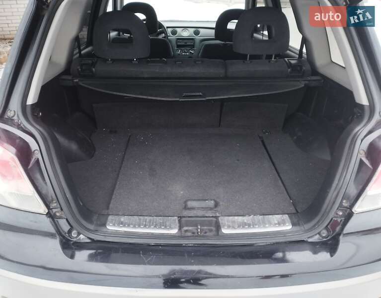 Позашляховик / Кросовер Mitsubishi Outlander 2003 в Києві