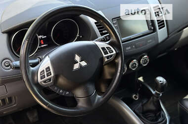 Внедорожник / Кроссовер Mitsubishi Outlander 2011 в Дубно