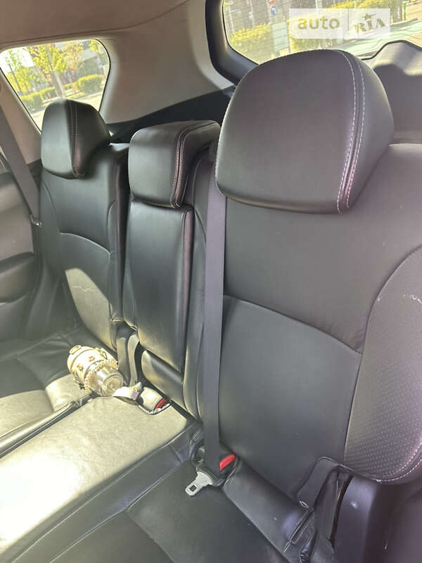 Позашляховик / Кросовер Mitsubishi Outlander 2008 в Звенигородці